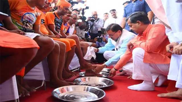 CM Dhami welcomes Shiva devotees